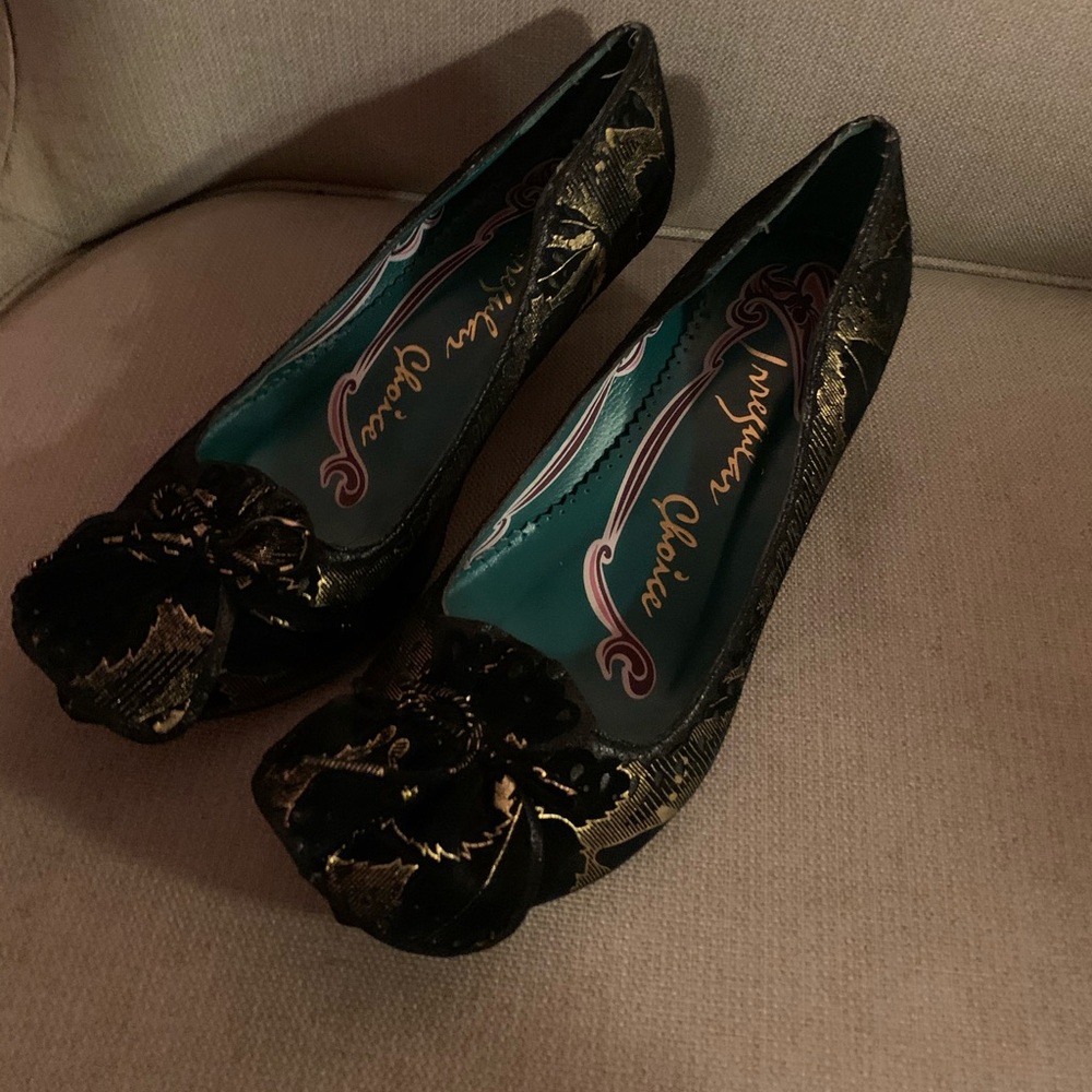Darling black  gold kitten heels irregular choice